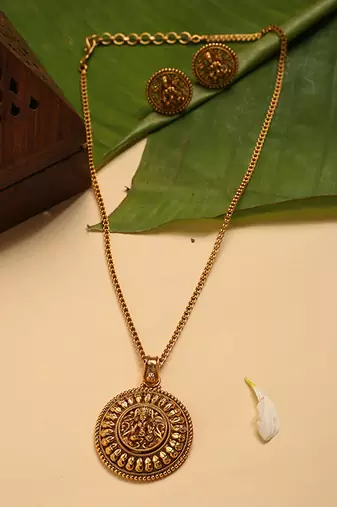 Gold plated temple pendant necklace set