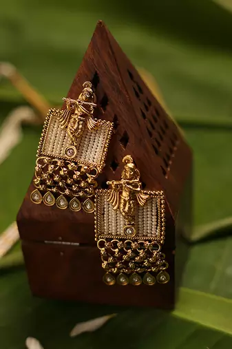 Gold plated pearl temple necklace set
