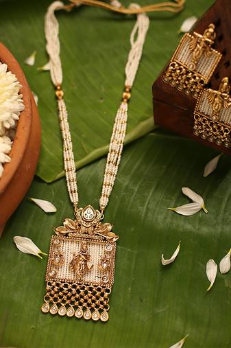 Gold plated pearl temple necklace set