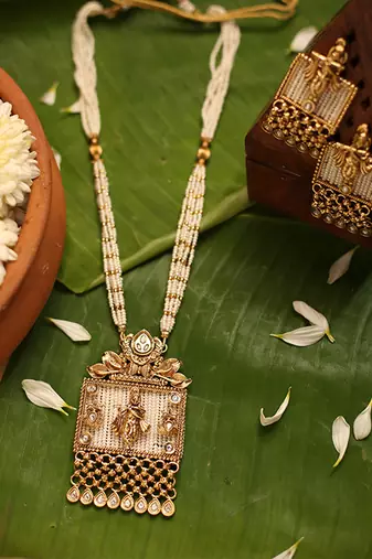Gold plated pearl temple necklace set