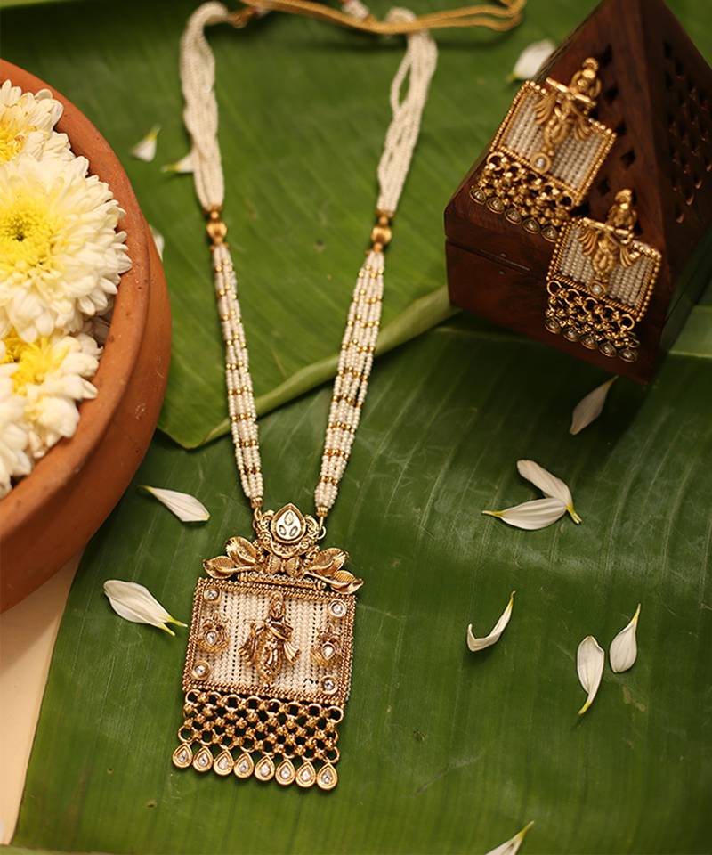Gold plated pearl temple necklace set