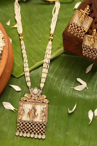 Gold plated pearl temple necklace set