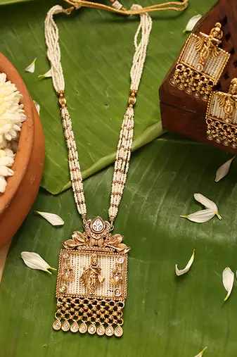 Gold plated pearl temple necklace set