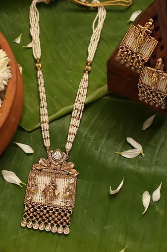 Gold plated pearl temple necklace set