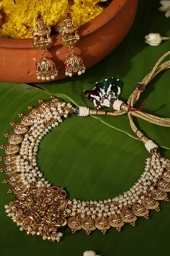 Gold plated multicolor temple pearl necklace set