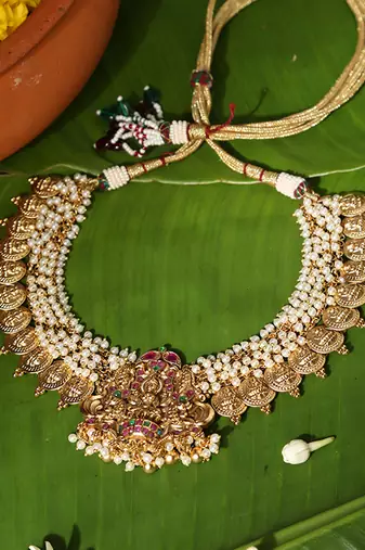 Gold plated multicolor temple pearl necklace set