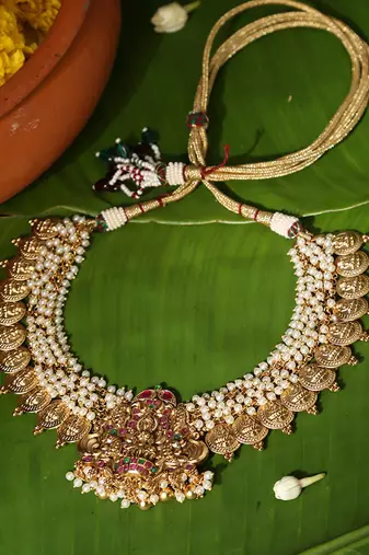 Gold plated multicolor temple pearl necklace set