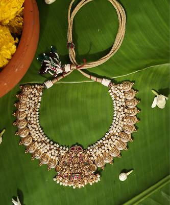 Gold plated multicolor temple pearl necklace set 4