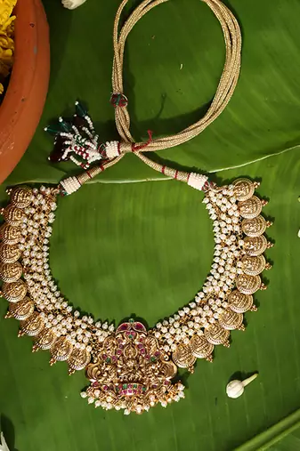 Gold plated multicolor temple pearl necklace set