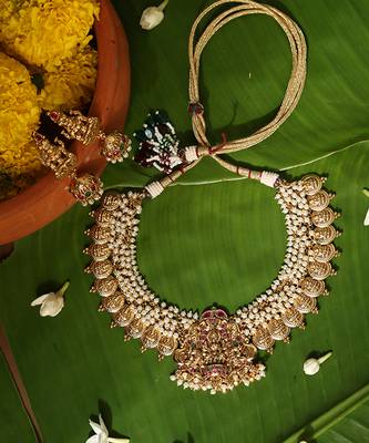 Gold plated multicolor temple pearl necklace set 5