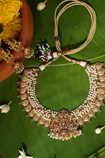 Gold plated multicolor temple pearl necklace set