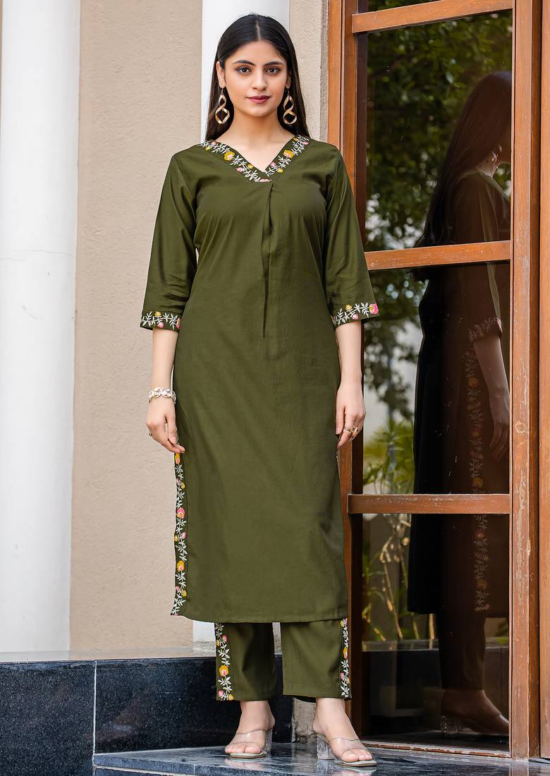 Women Gadhawal Fabric Thread & Handwork Kurta With Trousers