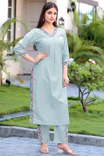 Women Gadhawal Fabric Thread & Handwork Kurta With Trousers