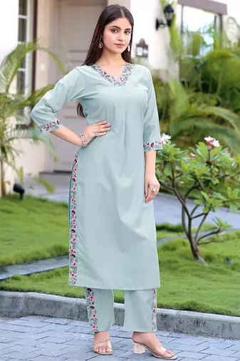 Women Gadhawal Fabric Thread & Handwork Kurta With Trousers