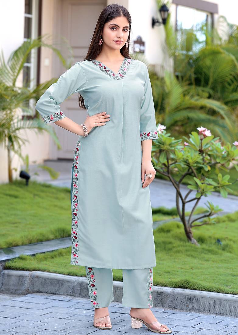 Women Gadhawal Fabric Thread & Handwork Kurta With Trousers
