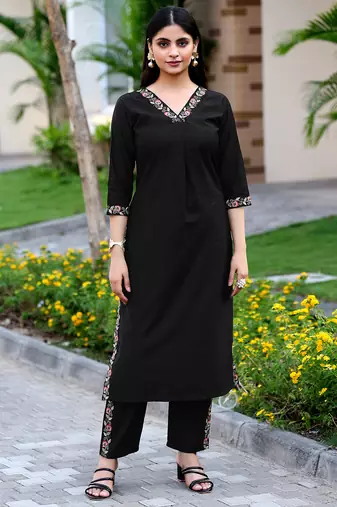 Women Gadhawal Fabric Thread & Handwork Kurta With Trousers