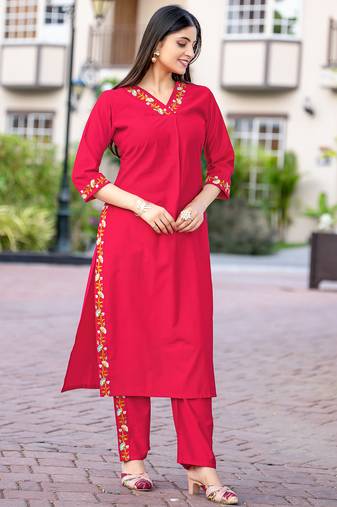 Women Gadhawal Fabric Thread & Handwork Kurta With Trousers