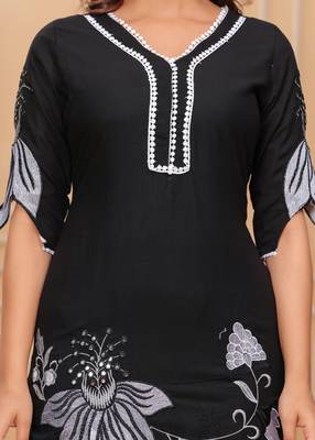  Embroidered Tunic With Trousers Co-Ords 4