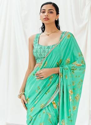 Turquoise floral printed crepe saree 4