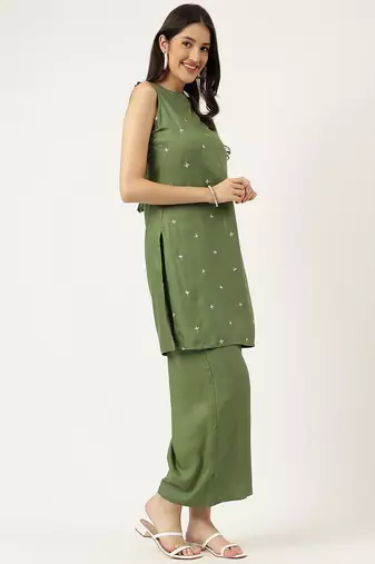 Women's embroidered rayon green straright kurta sets