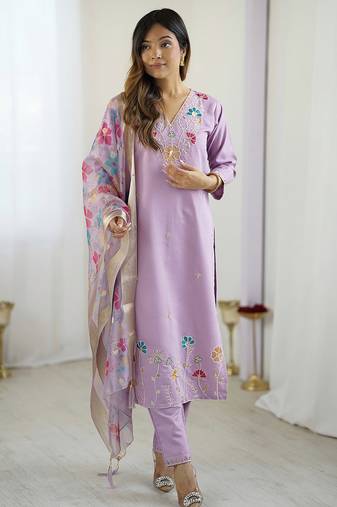 Lavender viscose gadhval silk thread embroidered with beads work kurta pant set