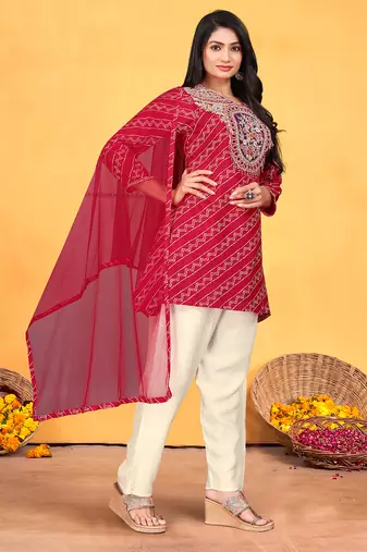 Red viscose print dola with handwork kurta set
