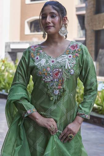 Green viscose print dola with handwork kurta set
