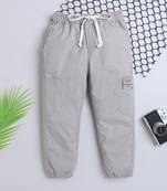 Grey cotton printed jogger for boys