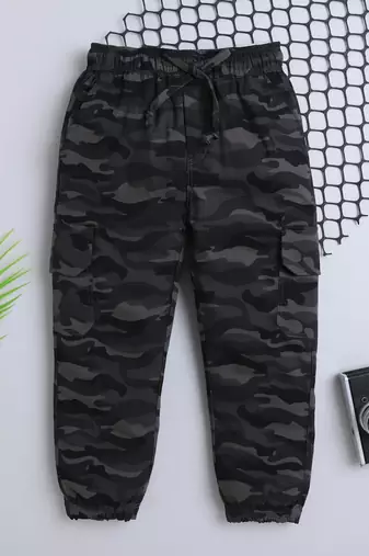 Grey cotton printed jogger for boys