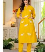 Women Ethnic Embroidery Pure Cotton Kurta with Trouser