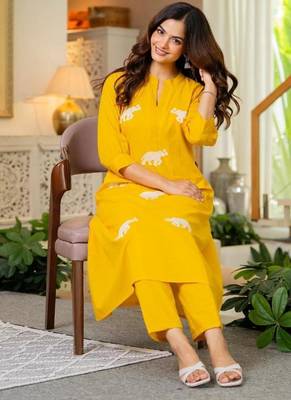 Women Ethnic Embroidery Cotton Kurta with Trouser 3