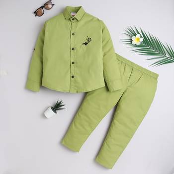 Green cotton woven shirt and pant set for boys 1