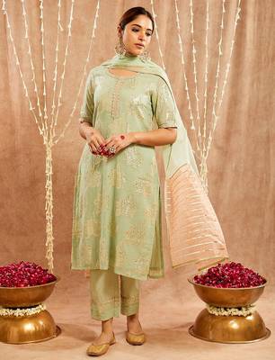 Green embroidered cotton kurta set 1