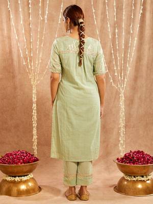 Green embroidered cotton kurta set 3