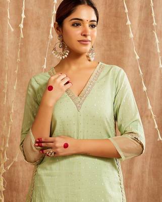 Green embroidered cotton kurta set 2