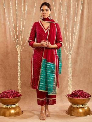 Maroon embroidered cotton kurta set 1