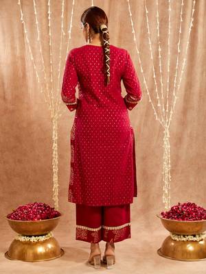 Maroon embroidered cotton kurta set 4