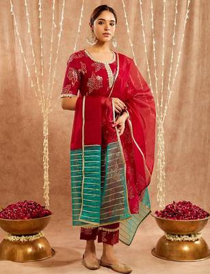 Maroon embroidered cotton kurta set 1