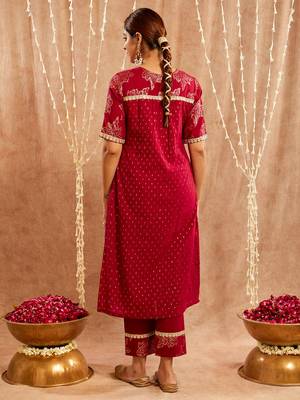 Maroon embroidered cotton kurta set 4