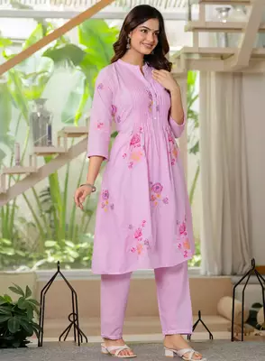  Women Floral Printed Pleated Cotton Kurta Set 1