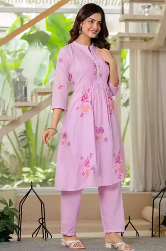 Aaysa Women Floral Printed Pleated Pure Cotton Kurta Set