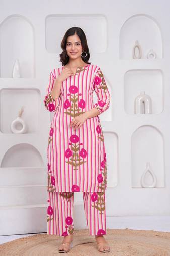 Aaysa Women Floral Printed Cotton Kurta with Trousers