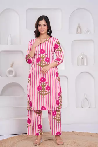 Aaysa Women Floral Printed Cotton Kurta with Trousers