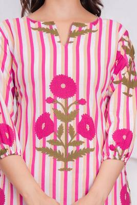  Women Floral Printed Cotton Kurta with Trousers 3