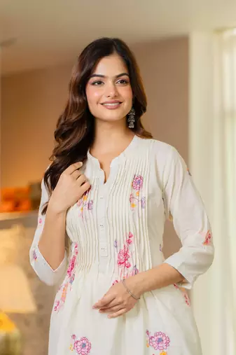  Women Floral Printed  Cotton Kurta with Trouser