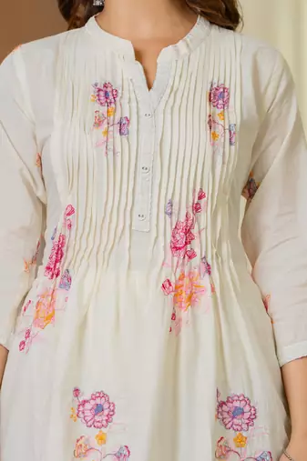  Women Floral Printed  Cotton Kurta with Trouser