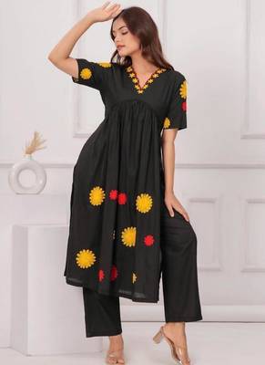  Women Woven Design Embroidered Cotton Kurta with Trousers 1