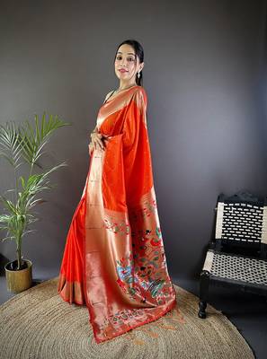 Red silk Blend zari weaving butti kanchipuram saree 2