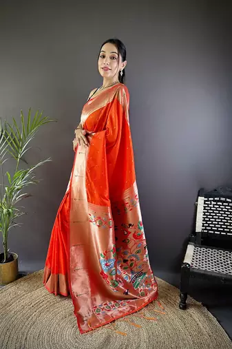 Red silk Blend zari weaving butti kanchipuram saree