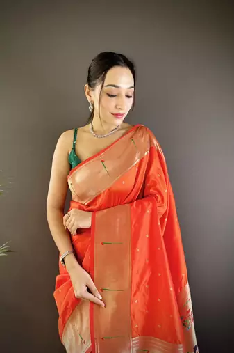Red silk Blend zari weaving butti kanchipuram saree